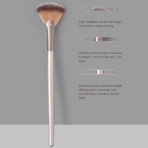 Single Champagne Color Small Fan-Shaped Contouring Makeup Brush