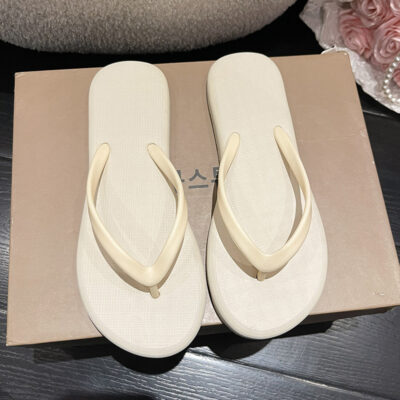 Casual Women's Flip Flops-Off-white