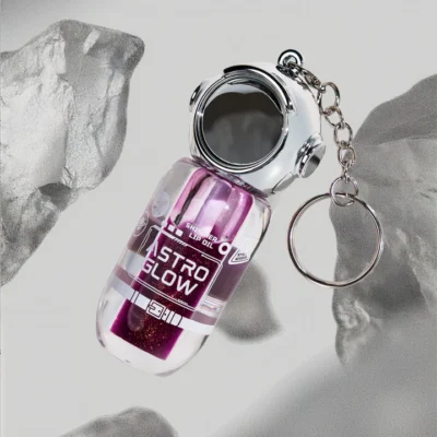 LO-8081Lifestyle1 Romantic Beauty Astro Glow Lip Oil Keychain