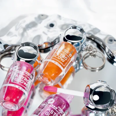 LO-8081Lifestyle2 Romantic Beauty Astro Glow Lip Oil Keychain
