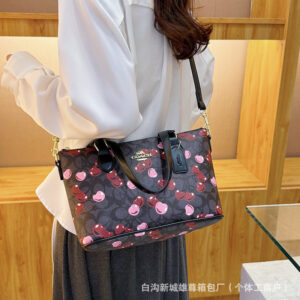 O1CN012i8R9N1Rrca9oJmkc_!!6000000002165-0-cib Retro Print Shoulder Bag-Black Cherry