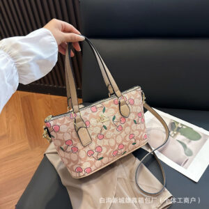 O1CN01nlev1P1LJNGuPfBsj_!!6000000001278-0-cib Retro Print Shoulder Bag-Khaki Cherry